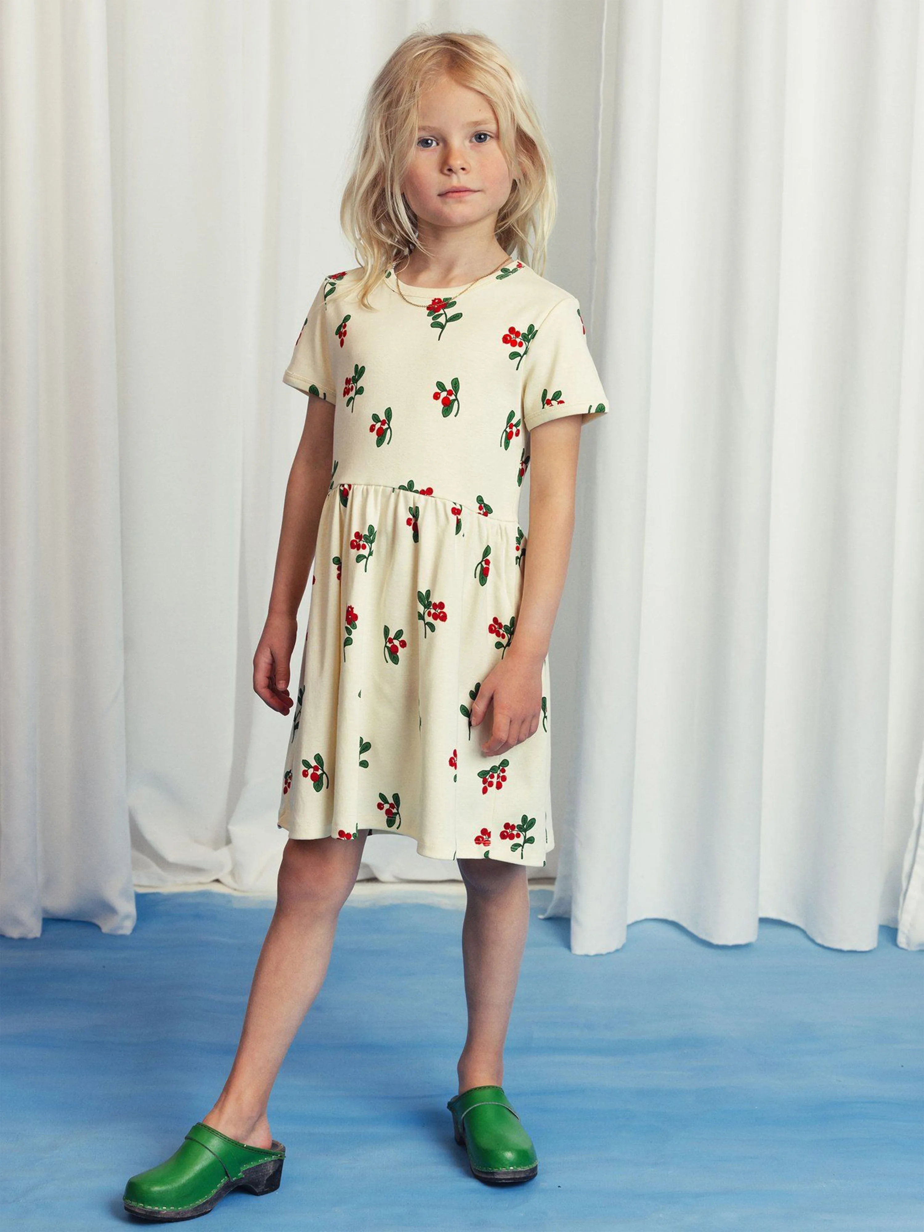 Mädchen Preiselbeeren AOP Kleid in Elfenbein