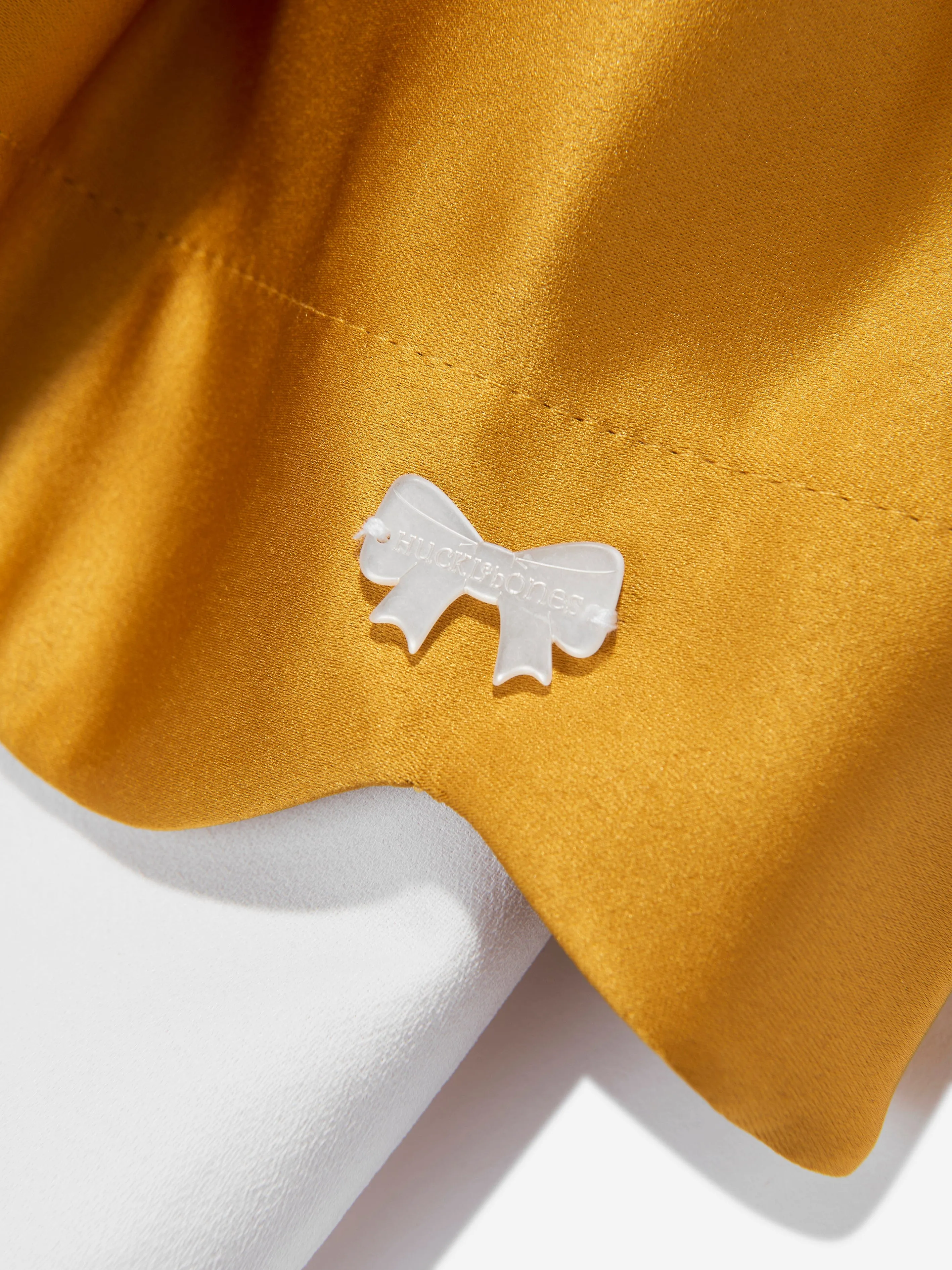 Mädchenkleid mit Bogenausschnitt in Gelb