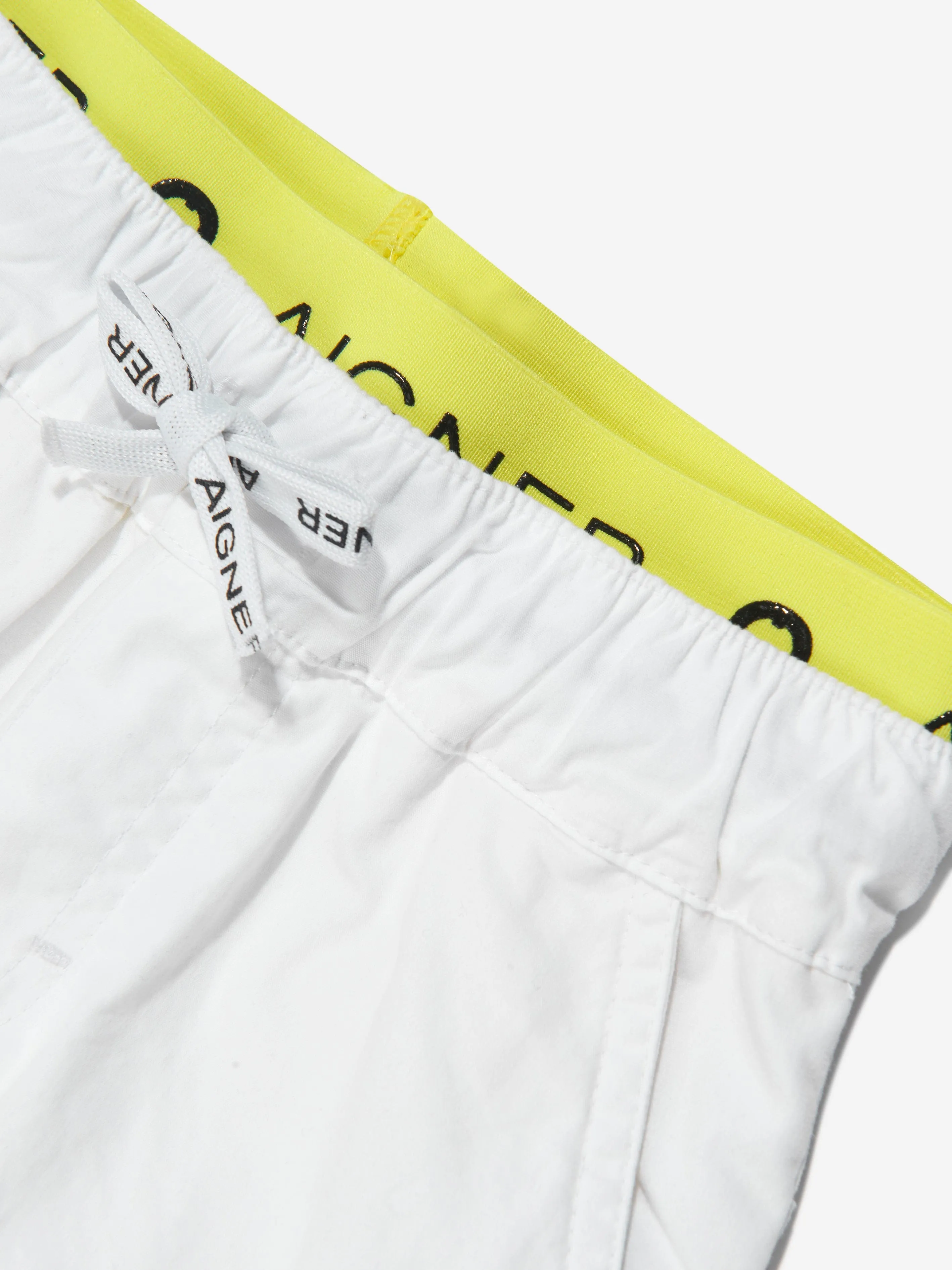 Aigner Jungen Bestickte Bermuda-Shorts in Weiß