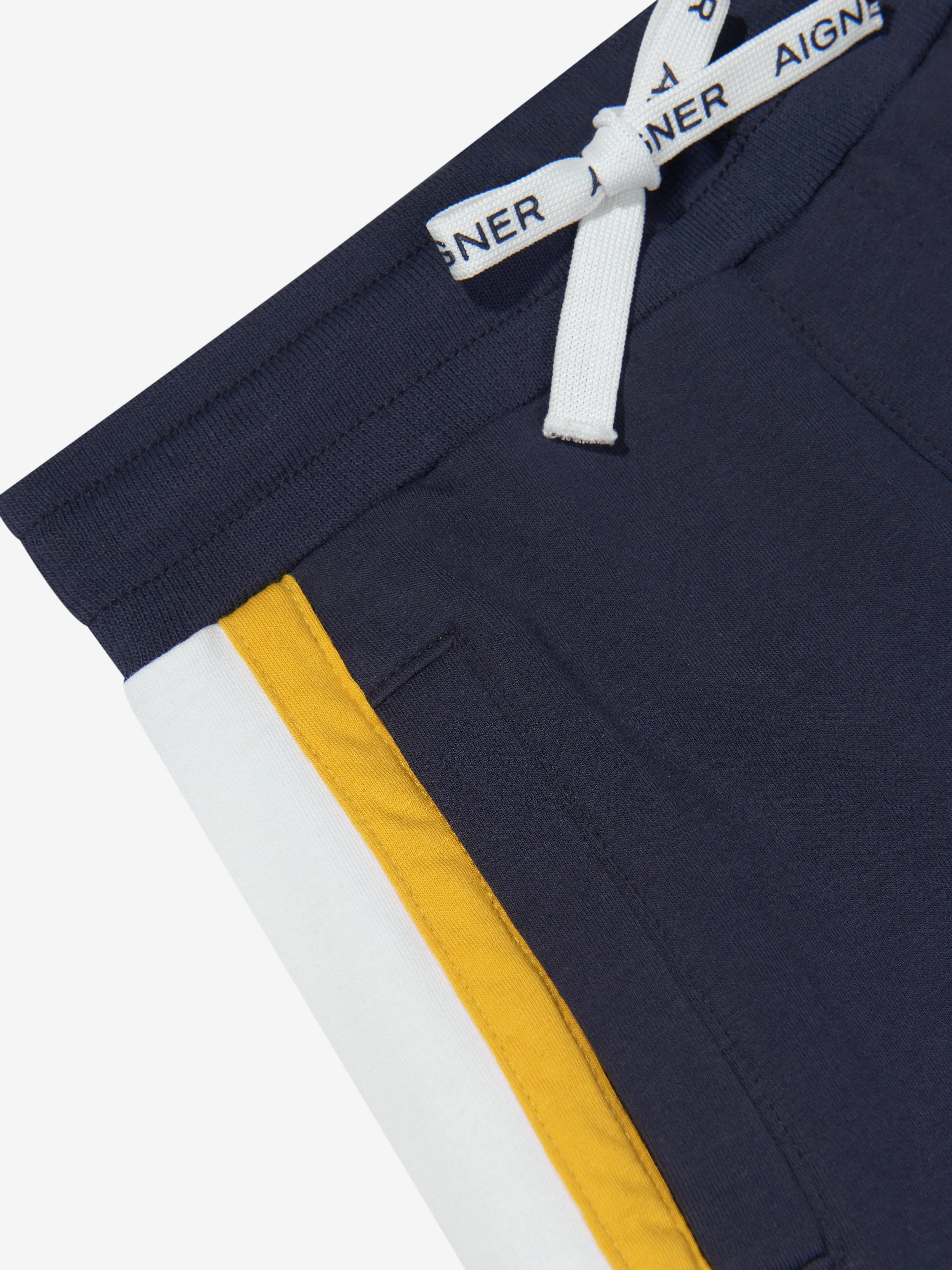 Aigner Boys Logo Bermuda Shorts in Marineblau