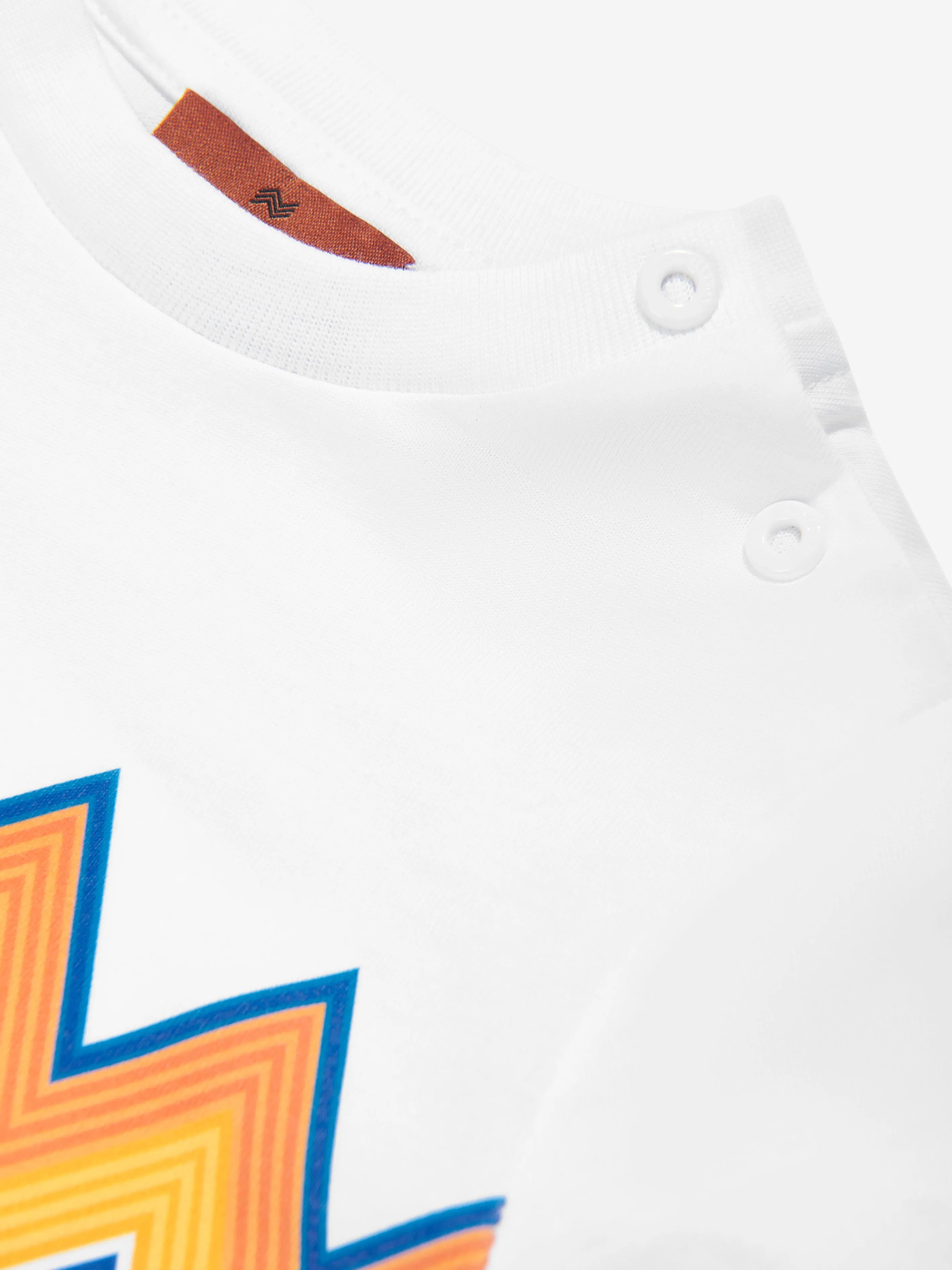 Baby Boys Zickzack-Print T-Shirt in Weiß