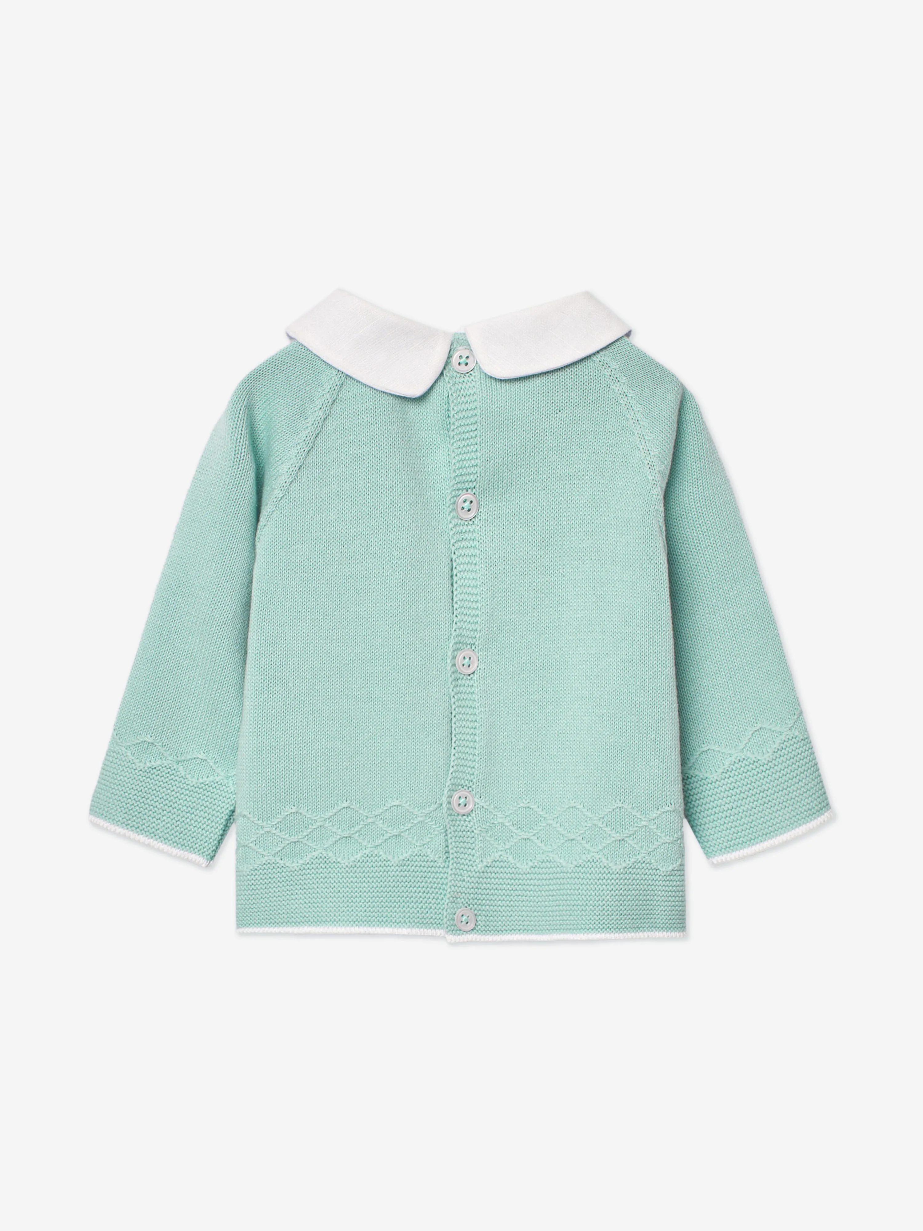 Grüner gestrickter Babypullover