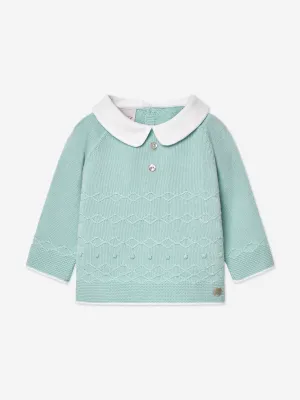 Grüner gestrickter Babypullover