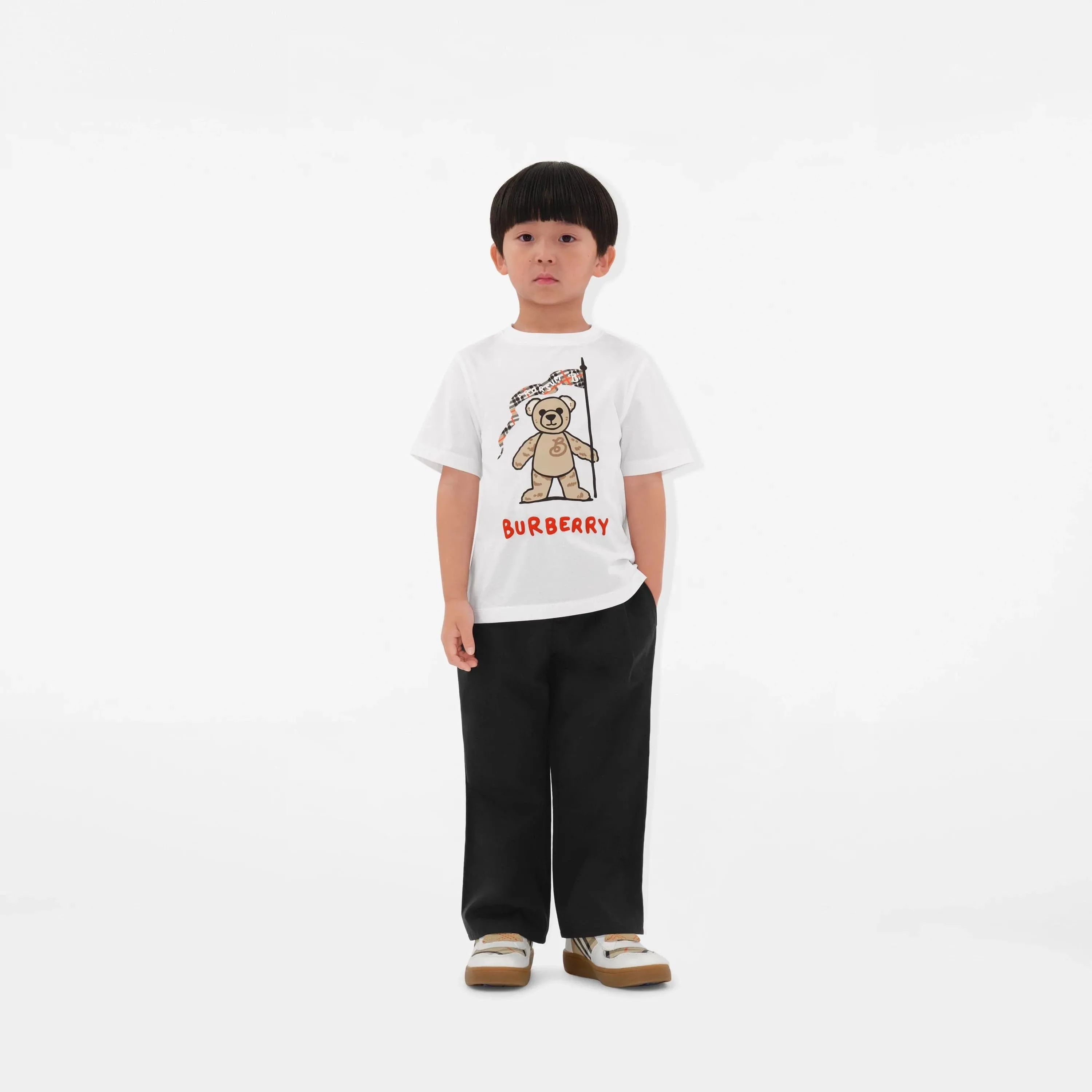 Burberry Kids Zedernbär Flag T-Shirt in Elfenbein