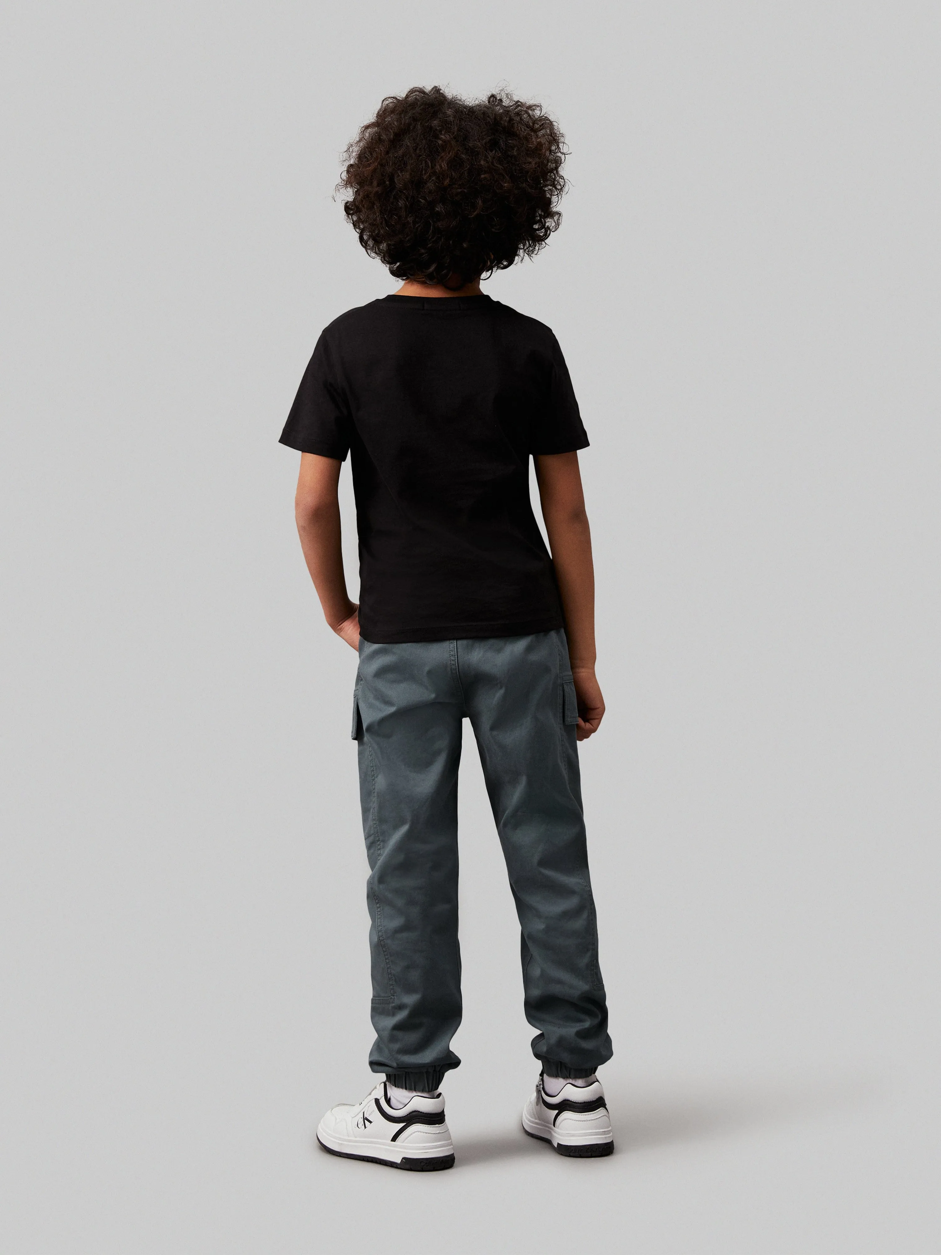 Calvin Klein Jungen CKJ Stack Logo T-Shirt in Schwarz