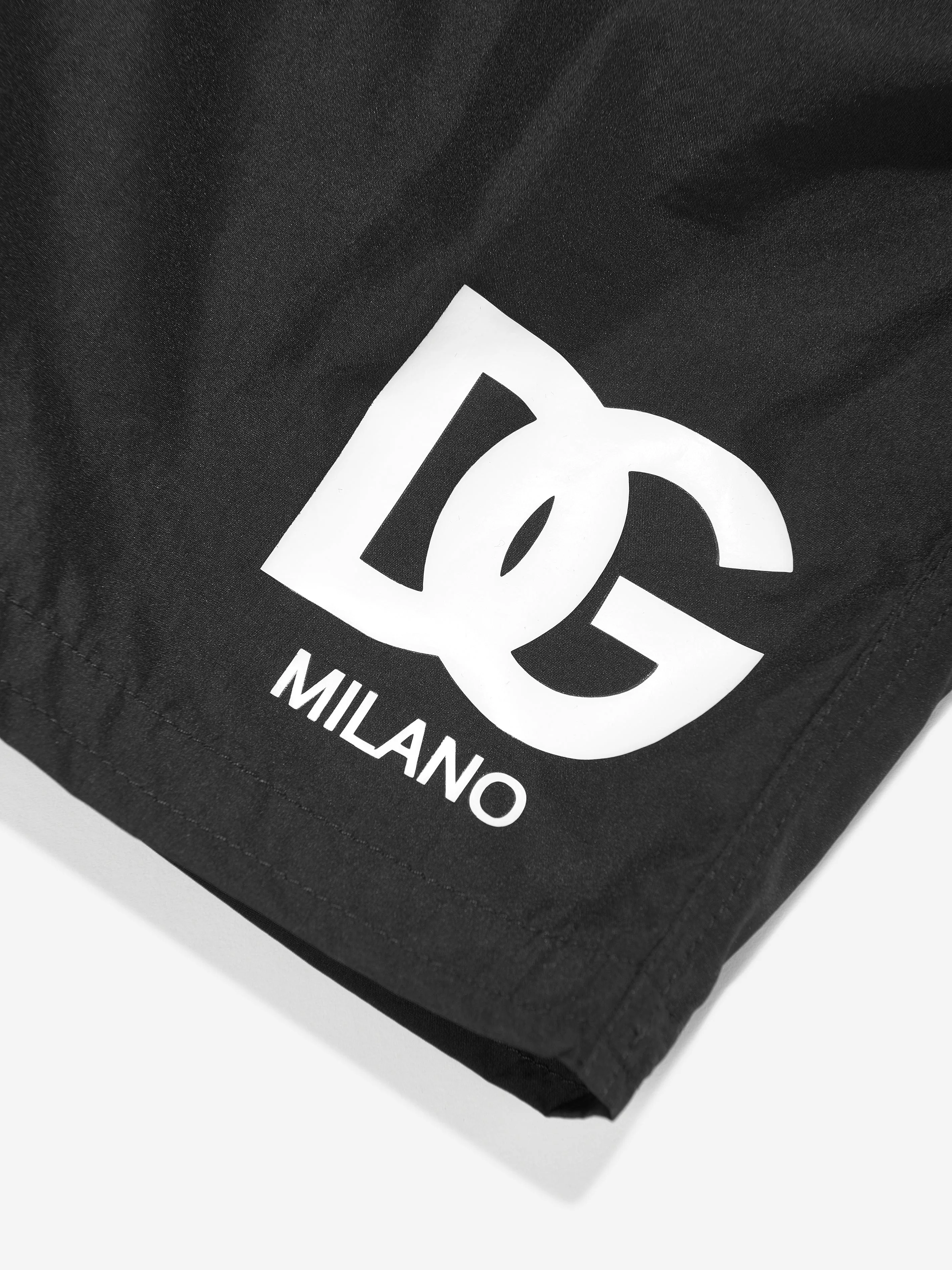 Dolce & Gabbana Boys Milano Logo Badeshorts in Schwarz