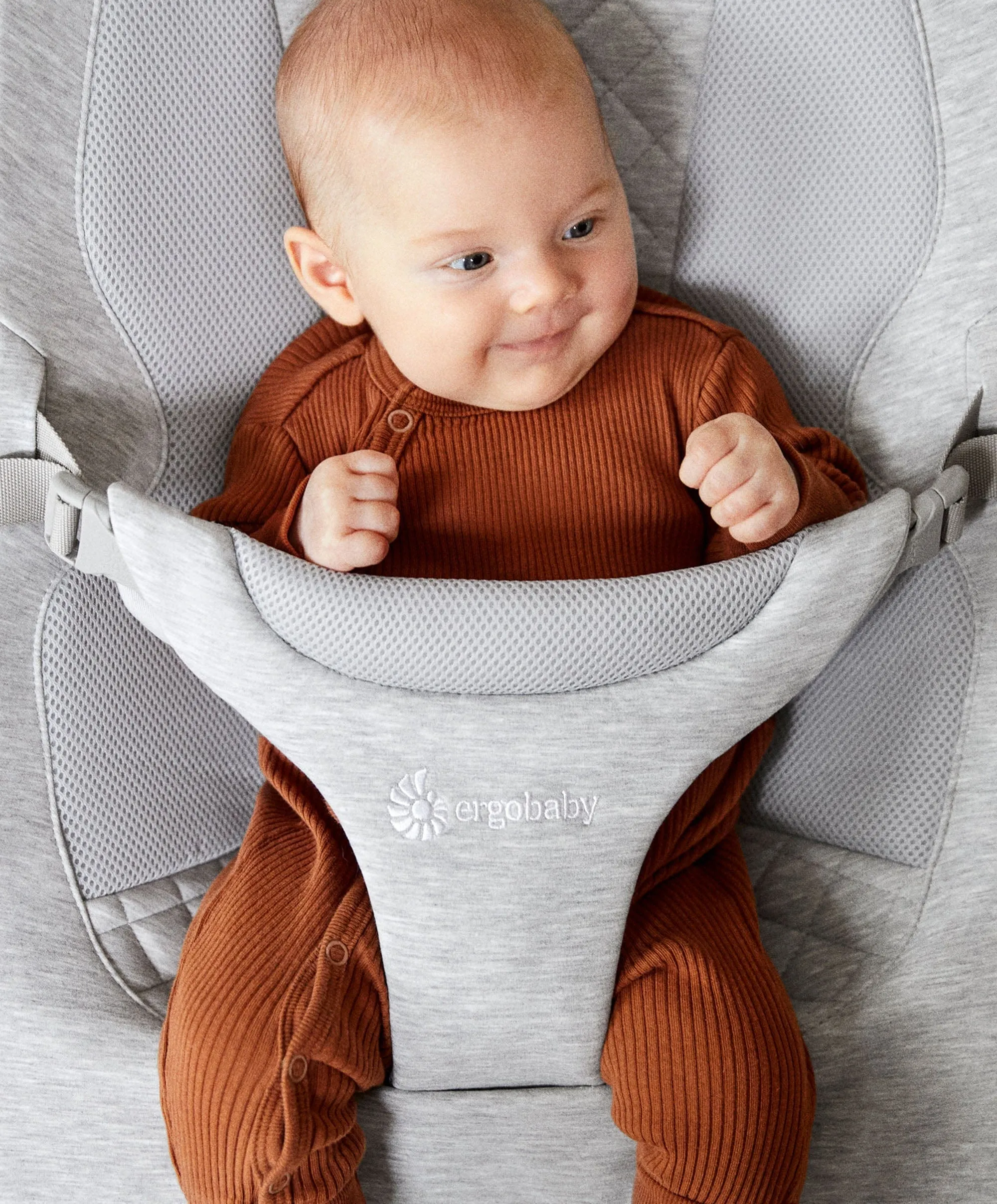 Ergobaby 3-in-1 Evolve Schaukelstuhl mit Spielbügel - Hellgrau