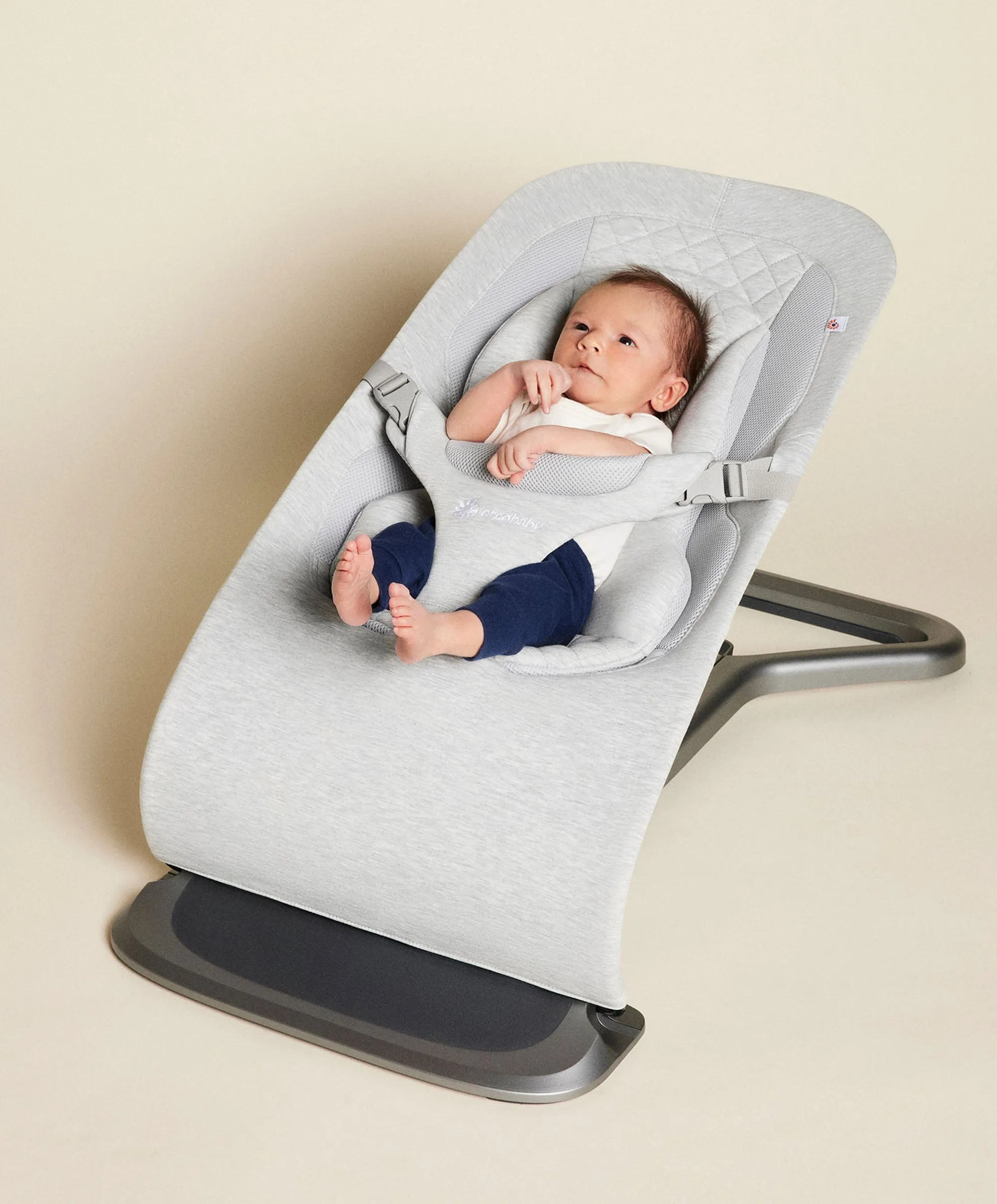 Ergobaby 3-in-1 Evolve Schaukelstuhl mit Spielbügel - Hellgrau