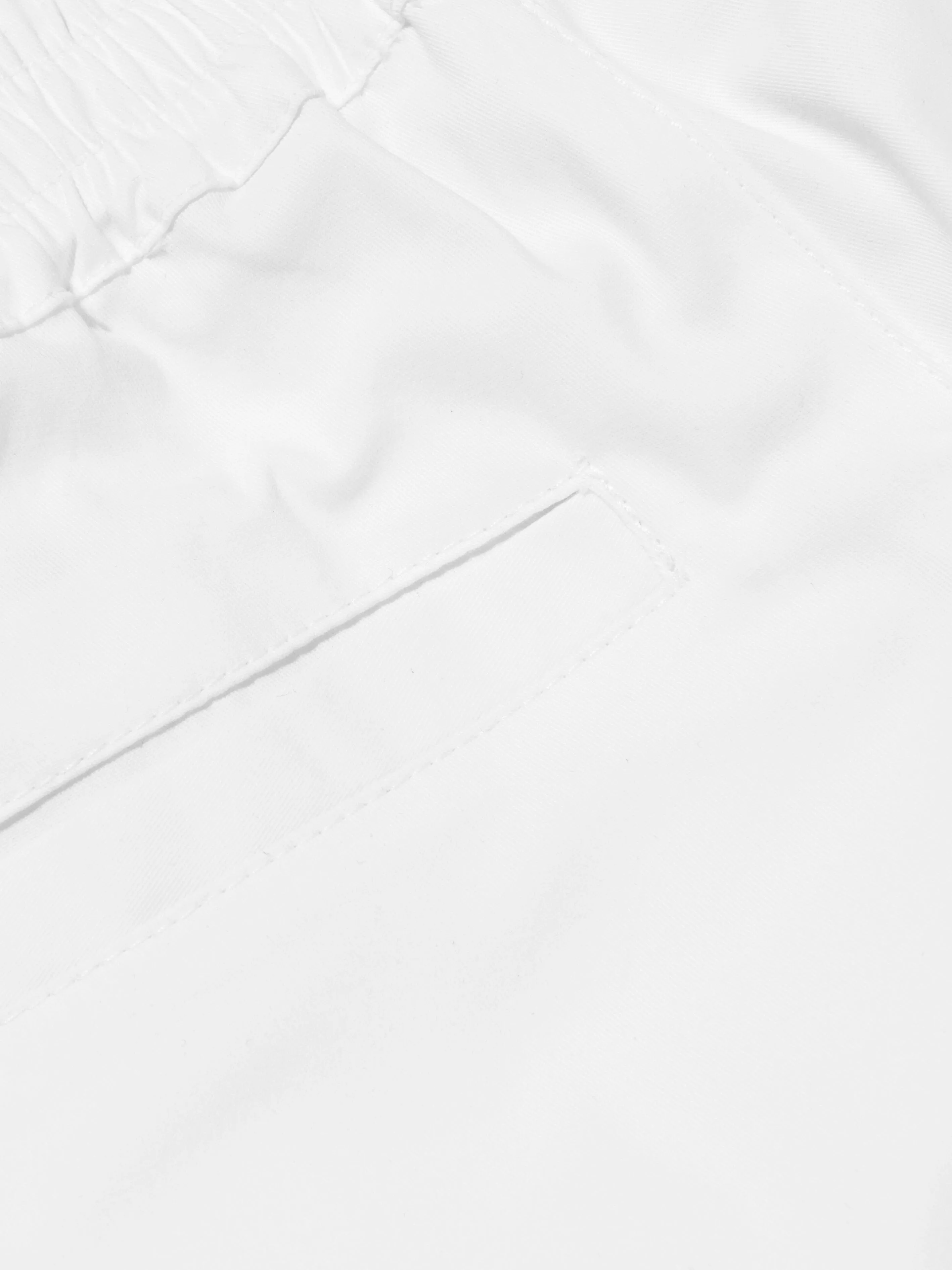 Givenchy Boys Logo Bermuda Shorts in Weiß