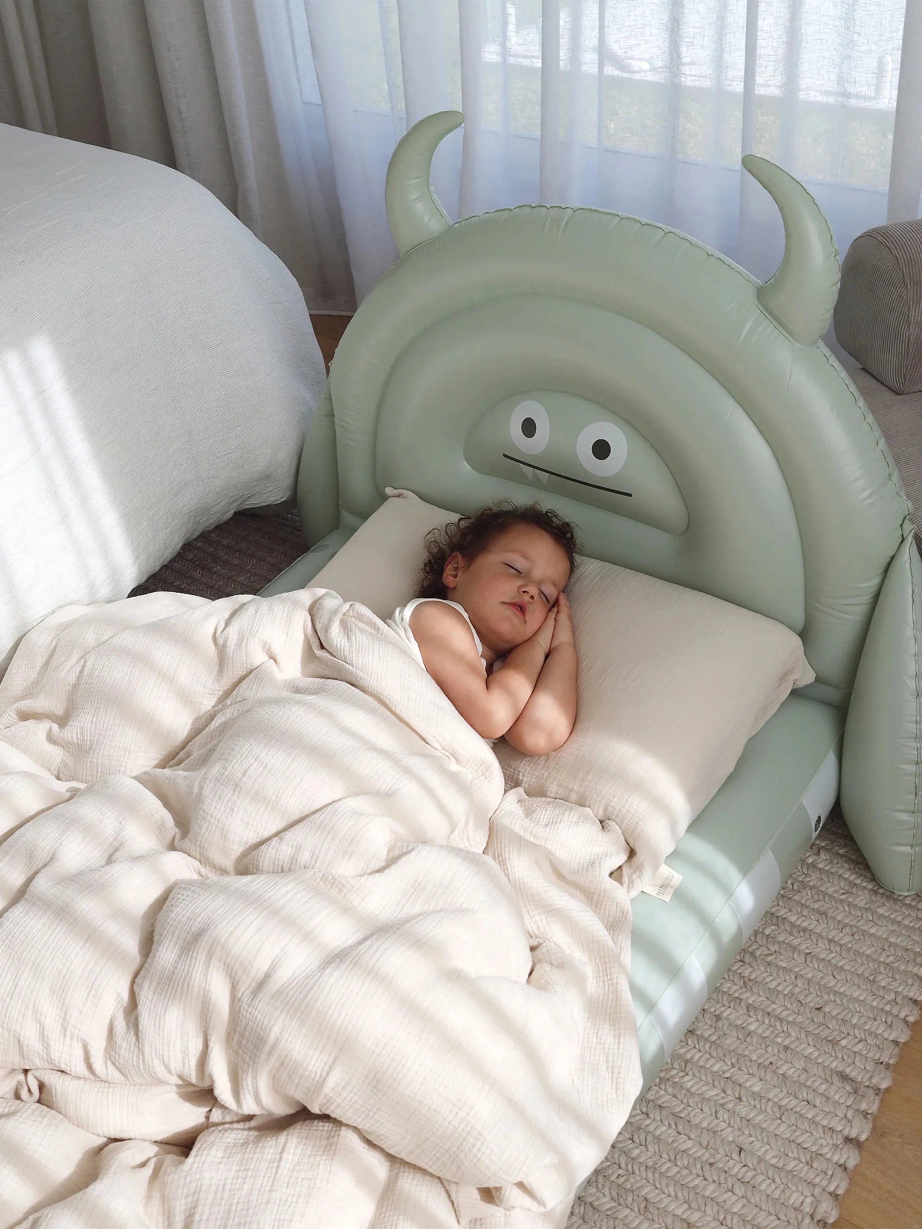 Kinder Übernachtungsbett Monster in Grün (185cm)