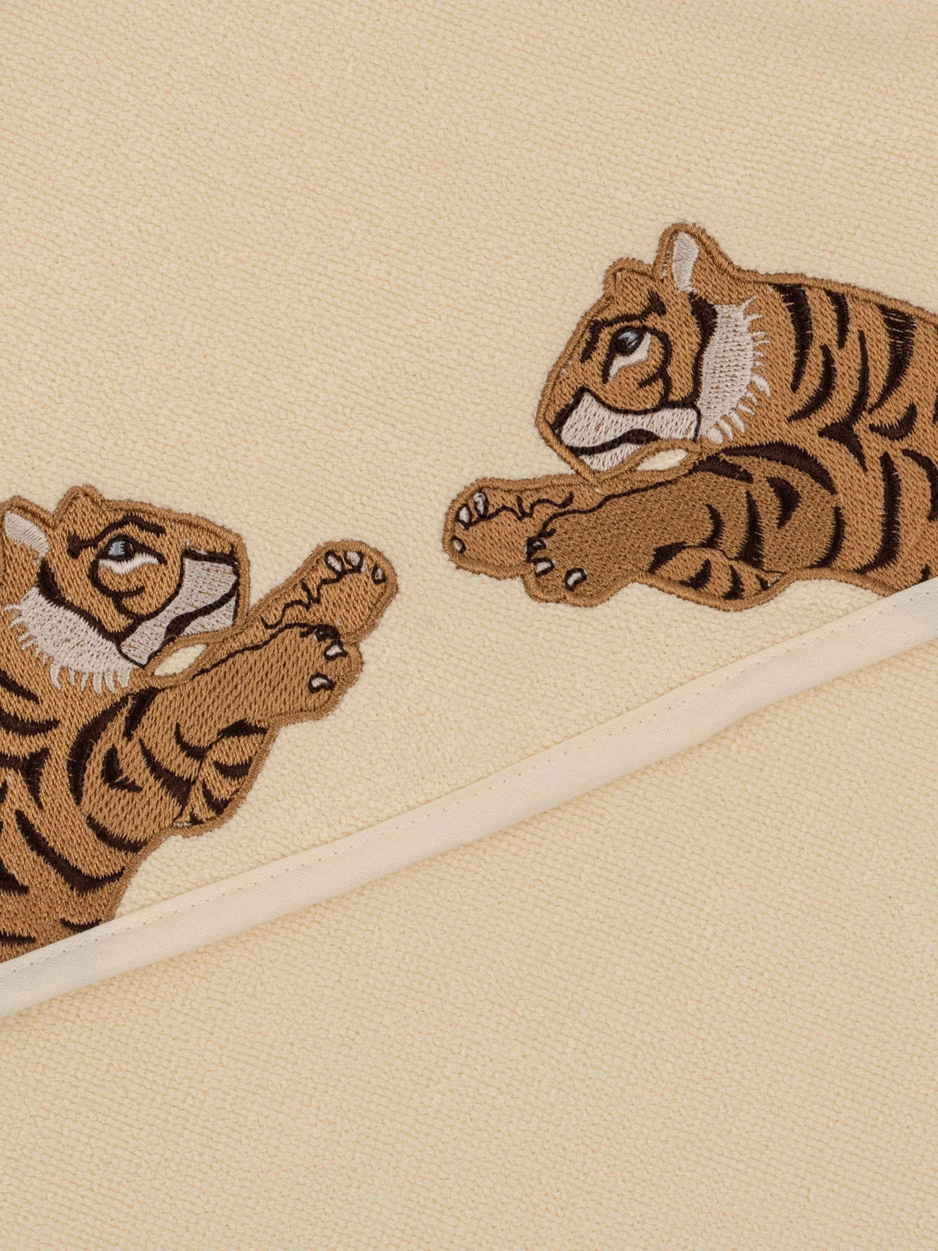 Konges Sløjd Kids Bestickter Tiger Frotteehandtuch in Beige