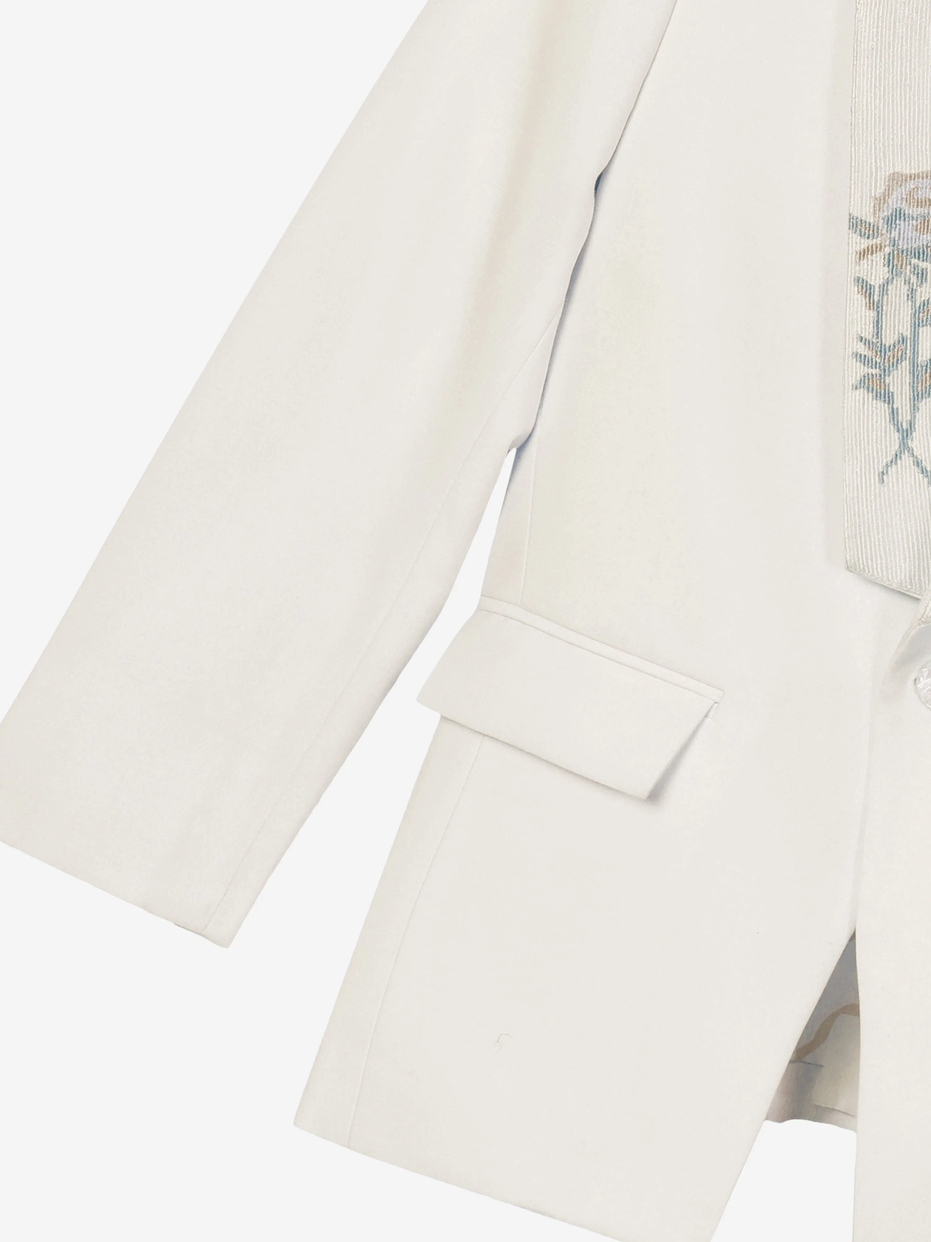 Maison Ava Jungen Blazer mit floralem Revers in Elfenbein