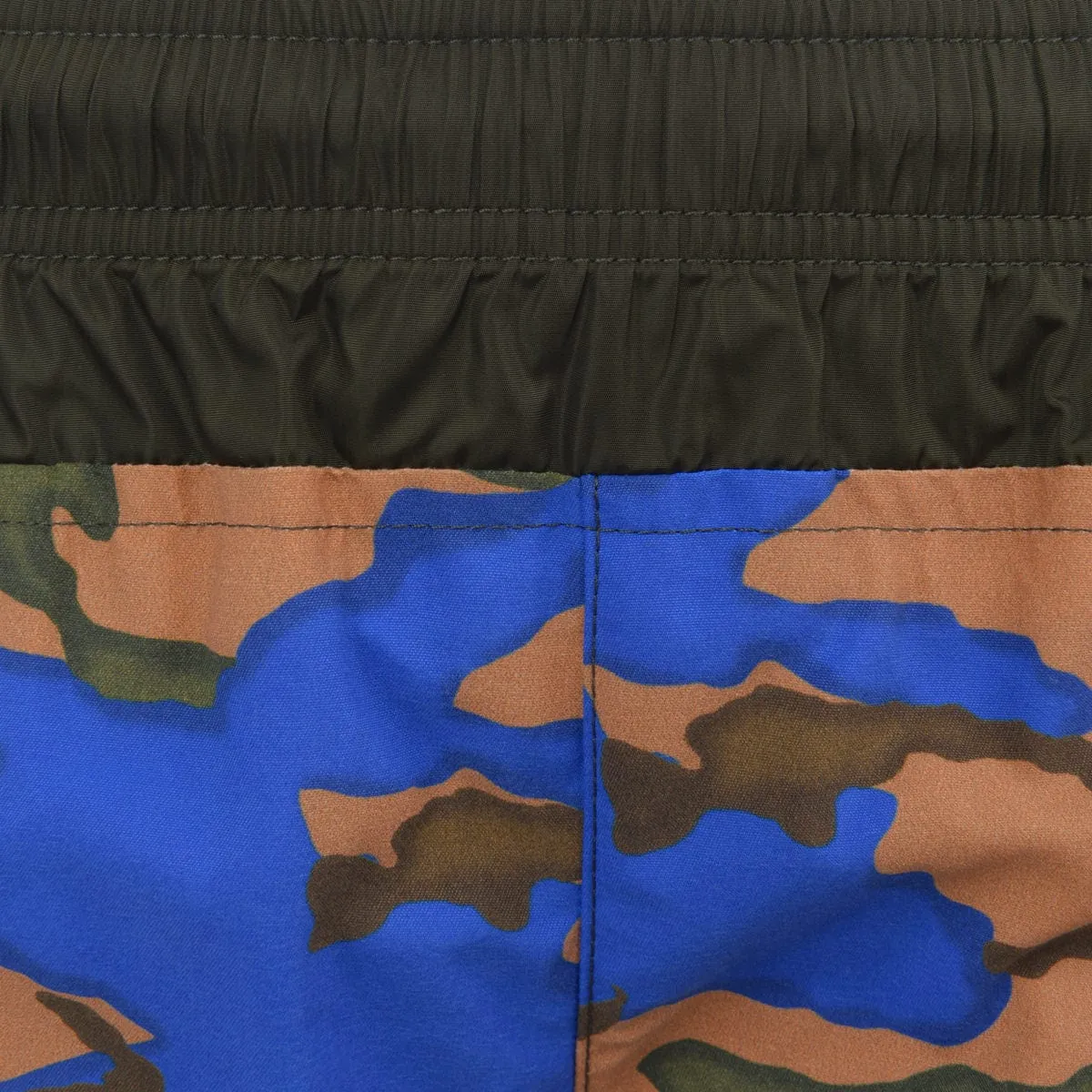 Moncler Enfant Jungen Tarnmuster Badeshorts
