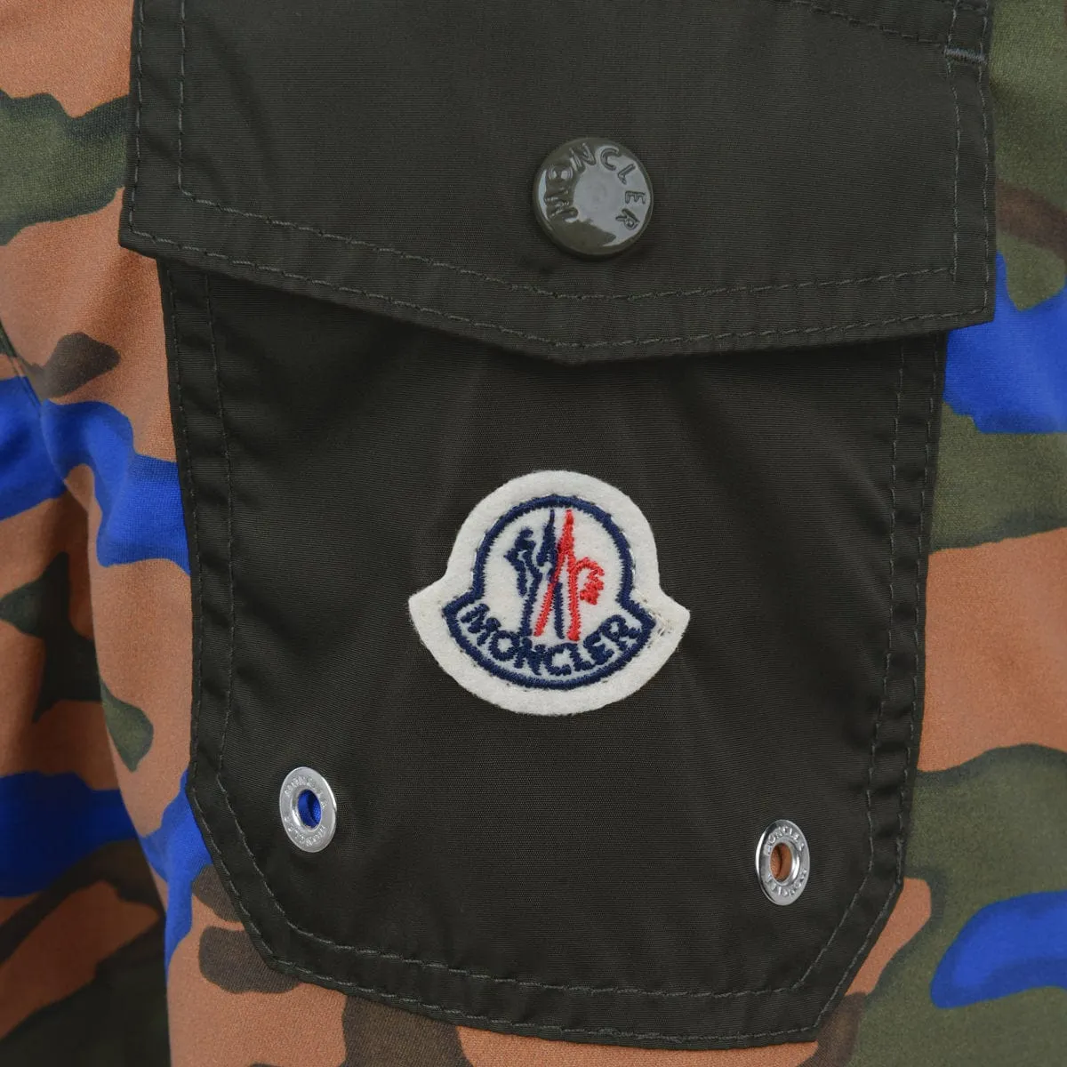 Moncler Enfant Jungen Tarnmuster Badeshorts