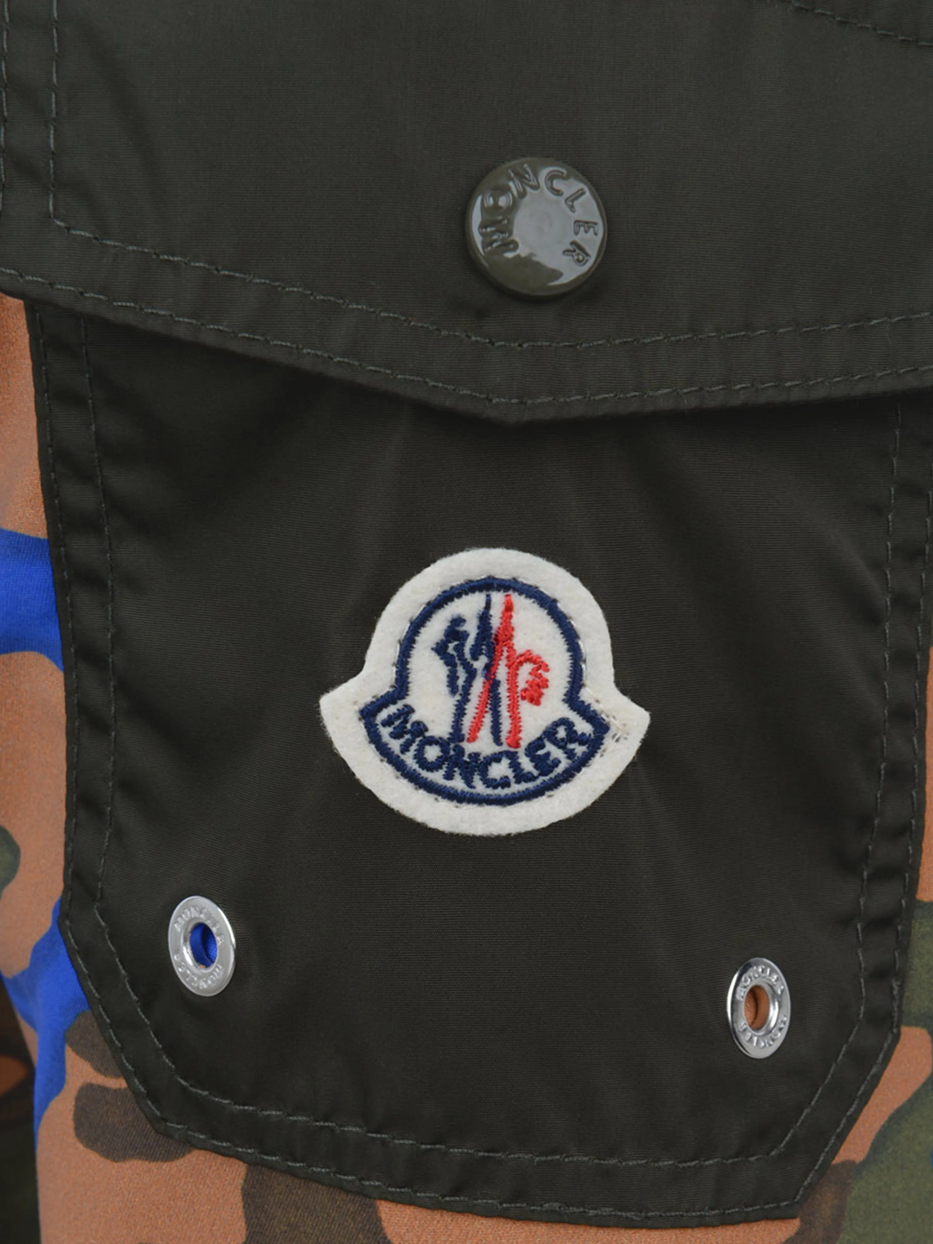 Moncler Enfant Jungen Tarnmuster Badeshorts