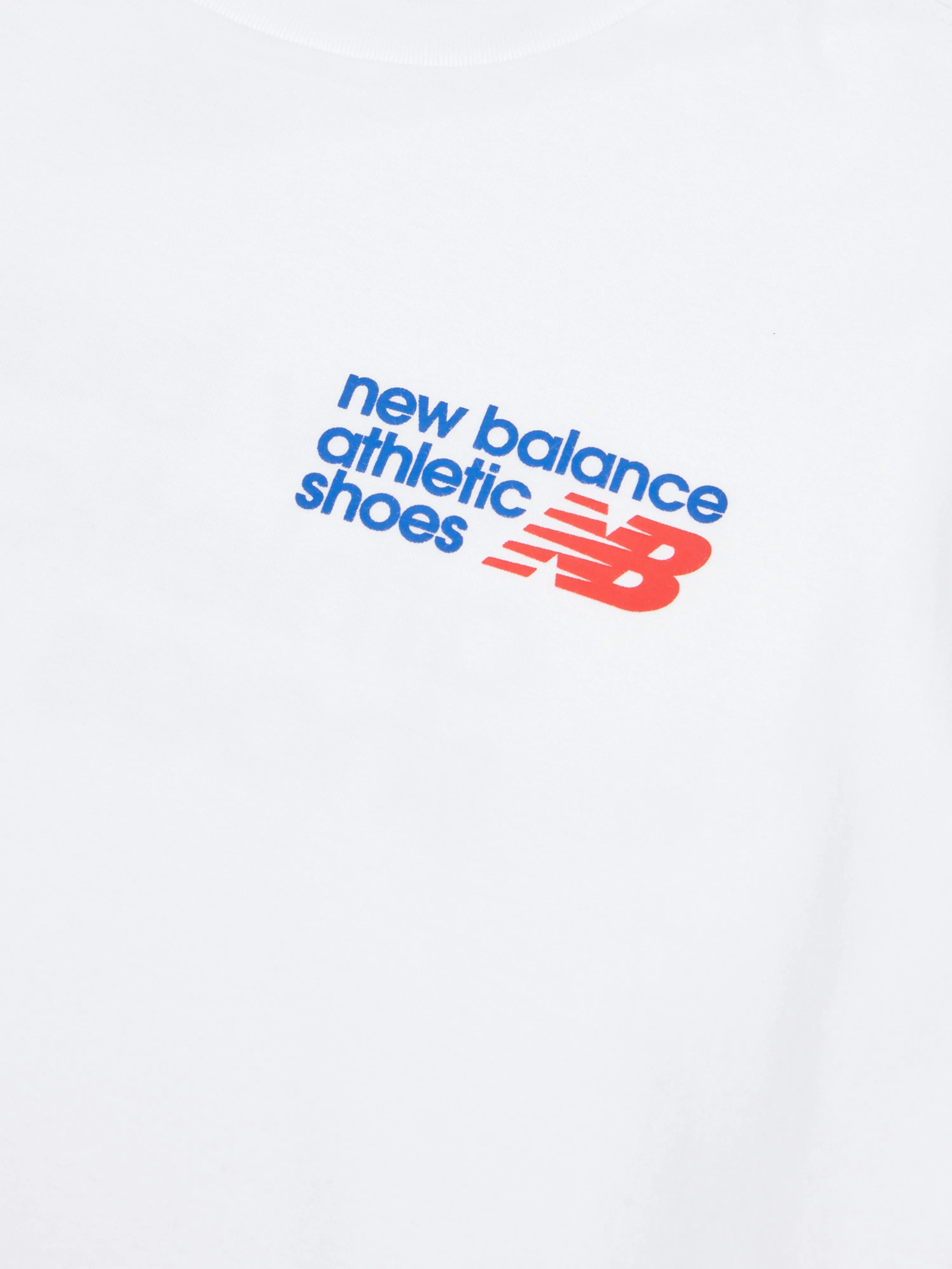 New Balance Jungen Sportschuhe Rückengrafik T-Shirt in Weiß