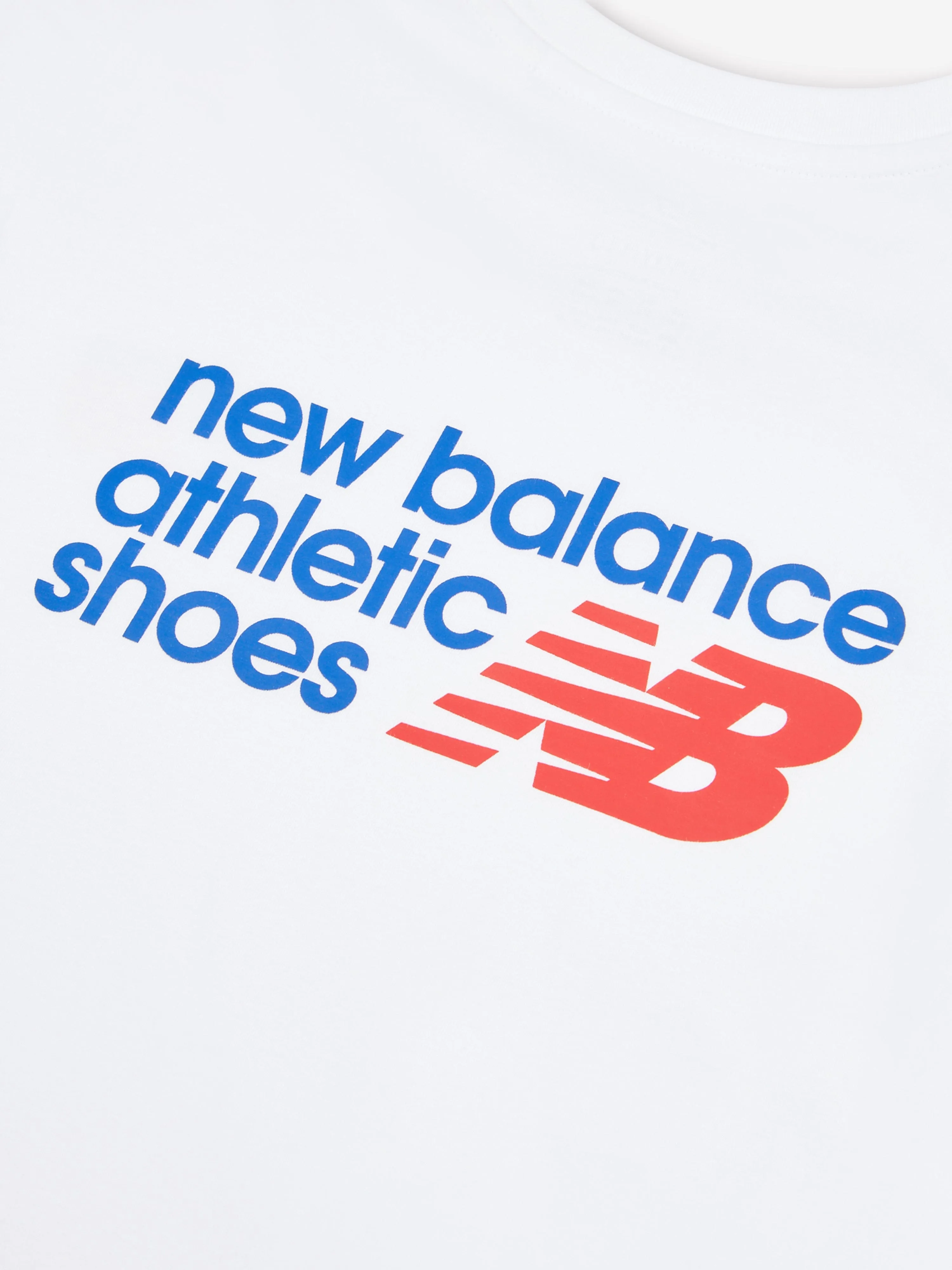 New Balance Jungen Sportschuhe Rückengrafik T-Shirt in Weiß