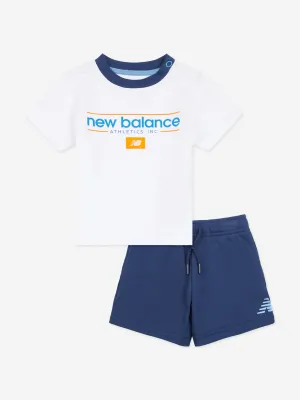 New Balance Jungen Linear Athletics T-Shirt und Shorts Set in Weiß