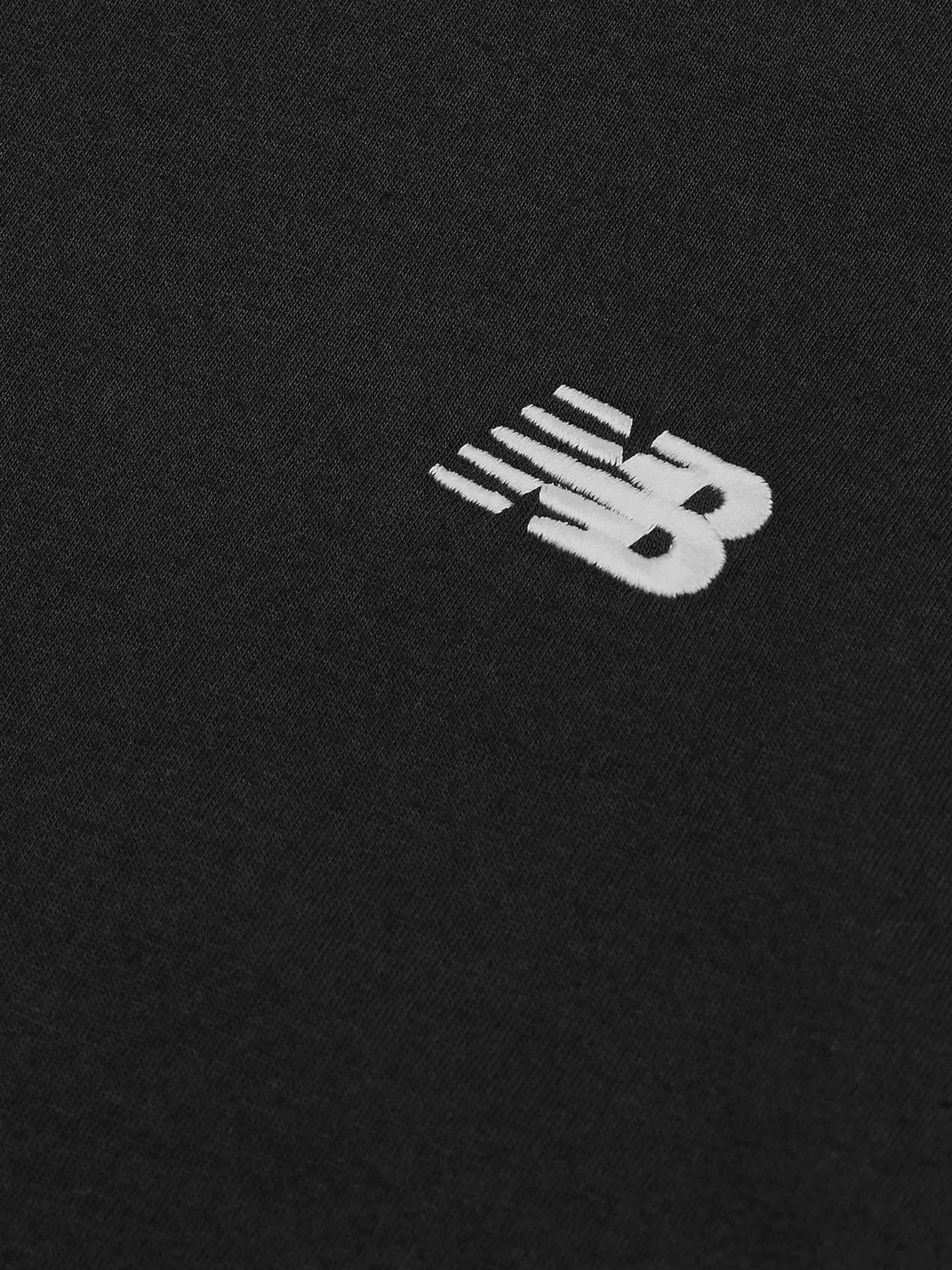 New Balance Jungen T-Shirt mit kleinem Logo in Schwarz