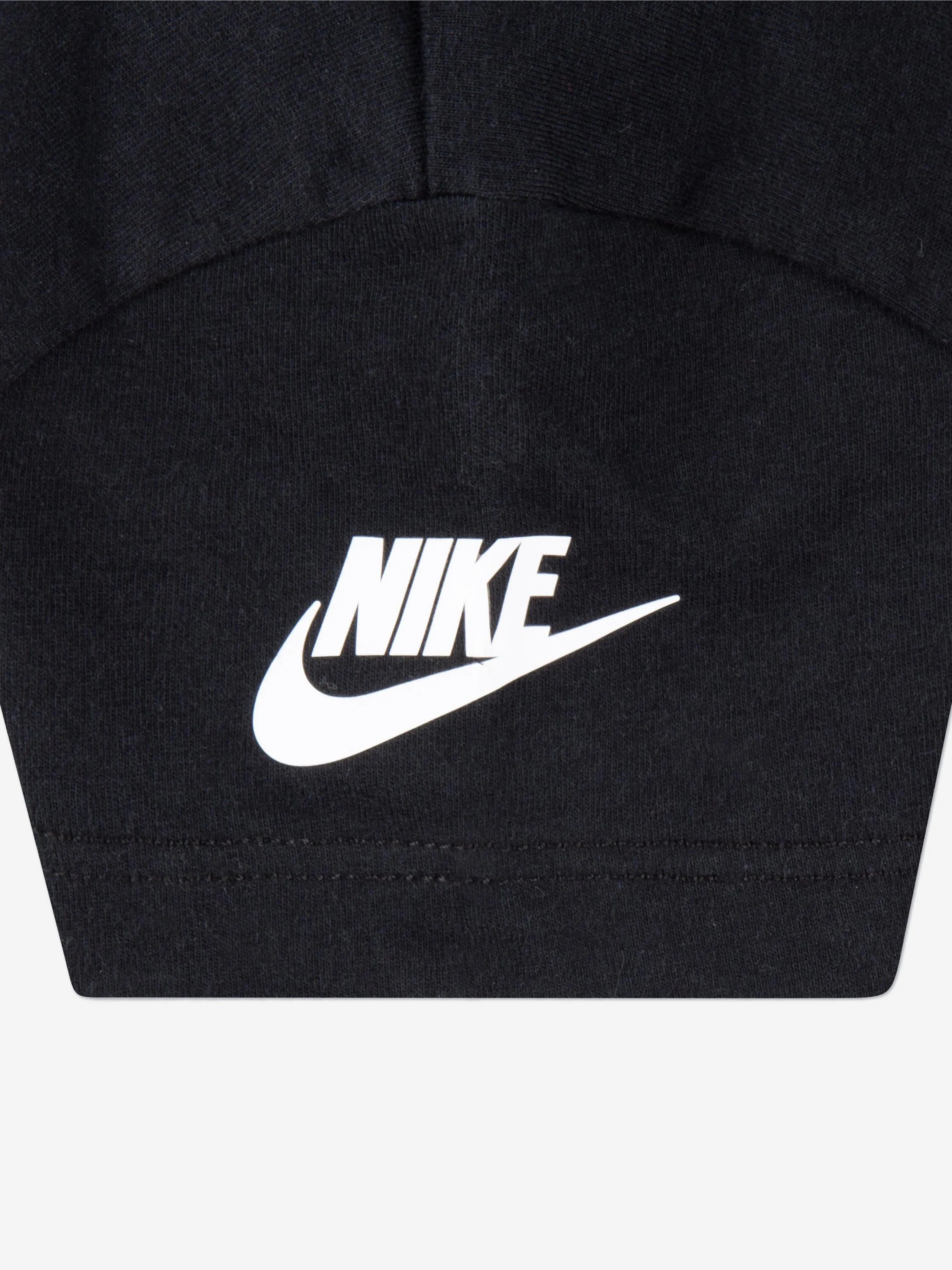 Nike Kids Futura Evergreen T-Shirt in Schwarz