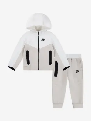 Nike Kids Tech Fleece Kapuzen-Jacke mit Reißverschluss und Jogginghose in Beige