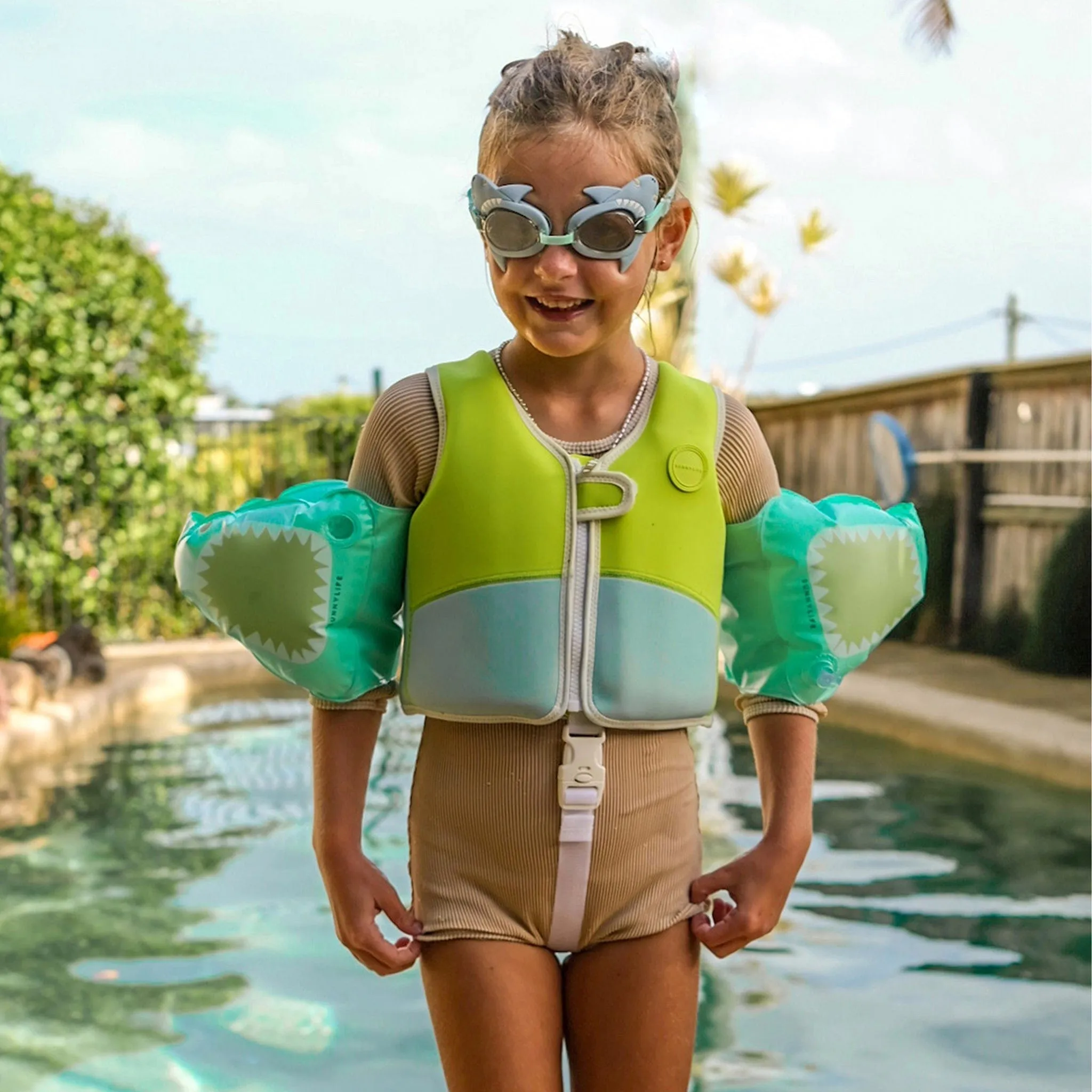 Sunnylife Kids Salty der Hai Schwimmflügel in Grün (22cm)