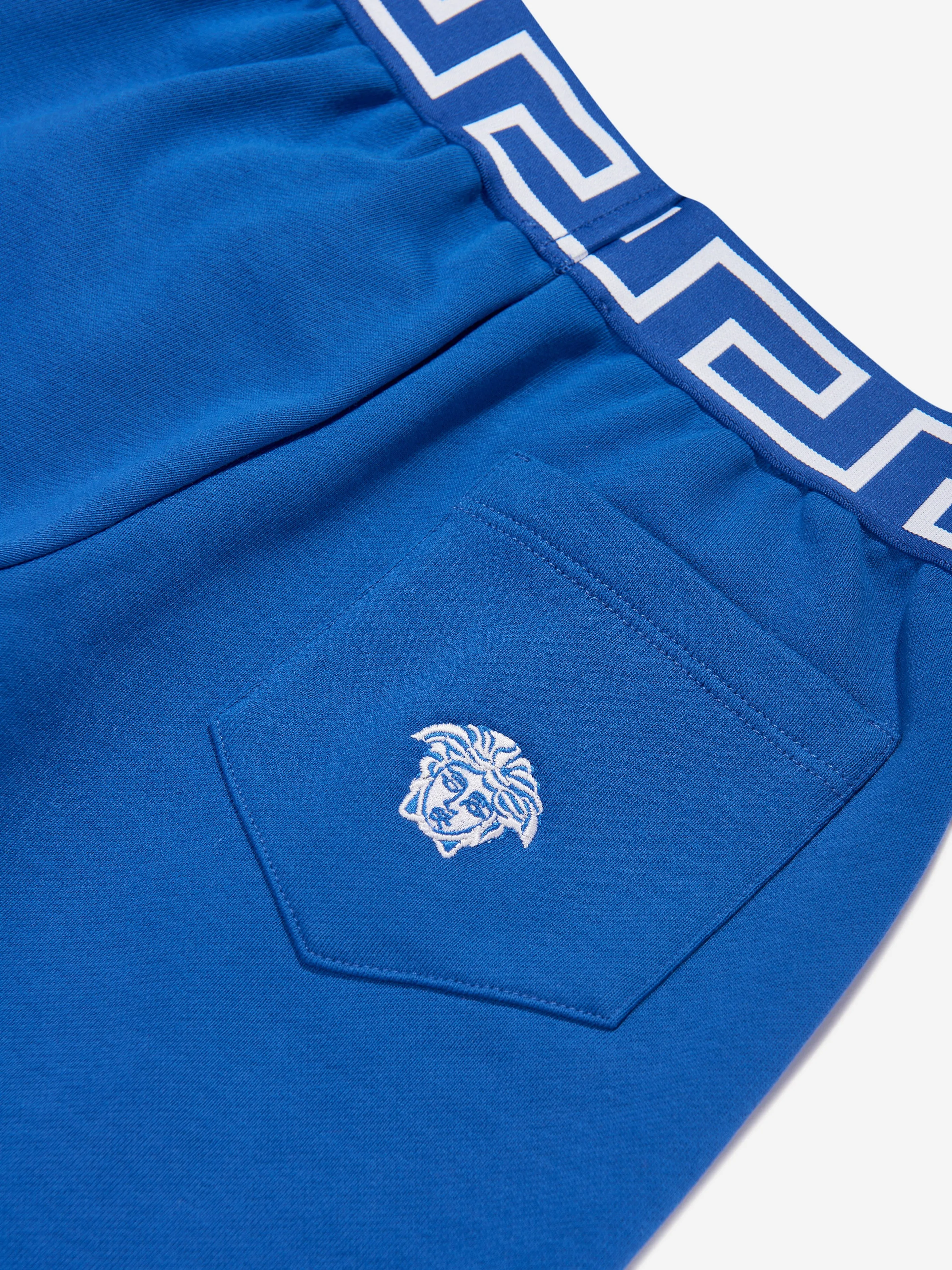 Versace Boys Bestickte Logo Shorts in Blau
